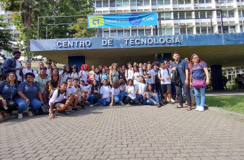 Alunos das Naves do Conhecimento participam do evento “Conhecendo a UFRJ”!