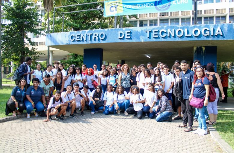 Alunos das Naves do Conhecimento marcam presença no evento Conhecendo a UFRJ